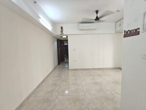 Room in 3 BHK Apartment at Lodha Amara, Kolshet Road – for Rent