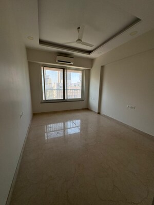 Room in 3 BHK Apartment at KK Elegance, Khar West – for Rent
