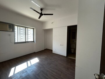 Room in 2 BHK Apartment at Green Acres II CHS Ltd, Ghodbunder Road – for Rent