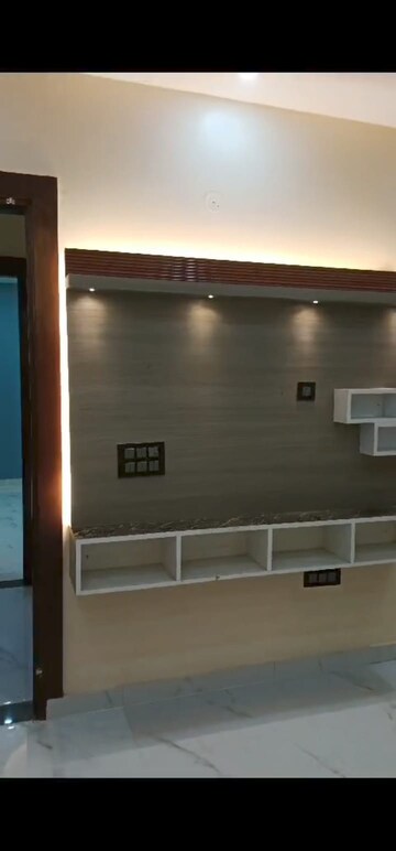 Room in 3 BHK Builder Floor at Sector 85 – for Rent