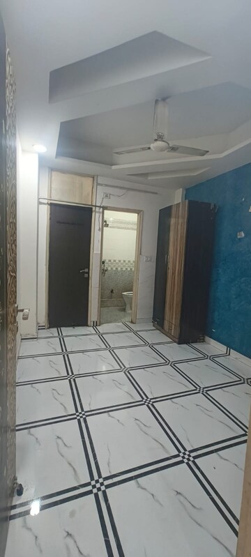 Building Lobby in 2 BHK Builder Floor at RWA Apartments Sector 45, Sector 45 – for Rent