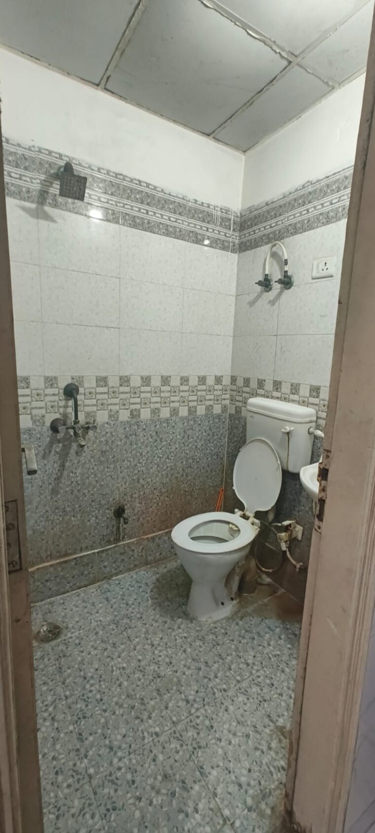 Bathroom, rwa-apartments-sector-45 2 Bedroom 1350 Sq.Ft. Builder Floor In Sector 45 Noida 9618342