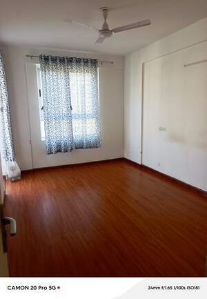 Room in 3 BHK Apartment at International Airport Road – for Rent