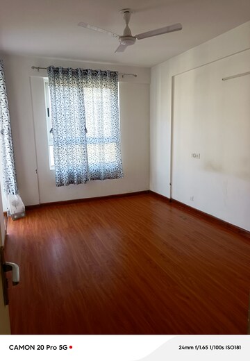 Room in 3 BHK Apartment at International Airport Road – for Rent