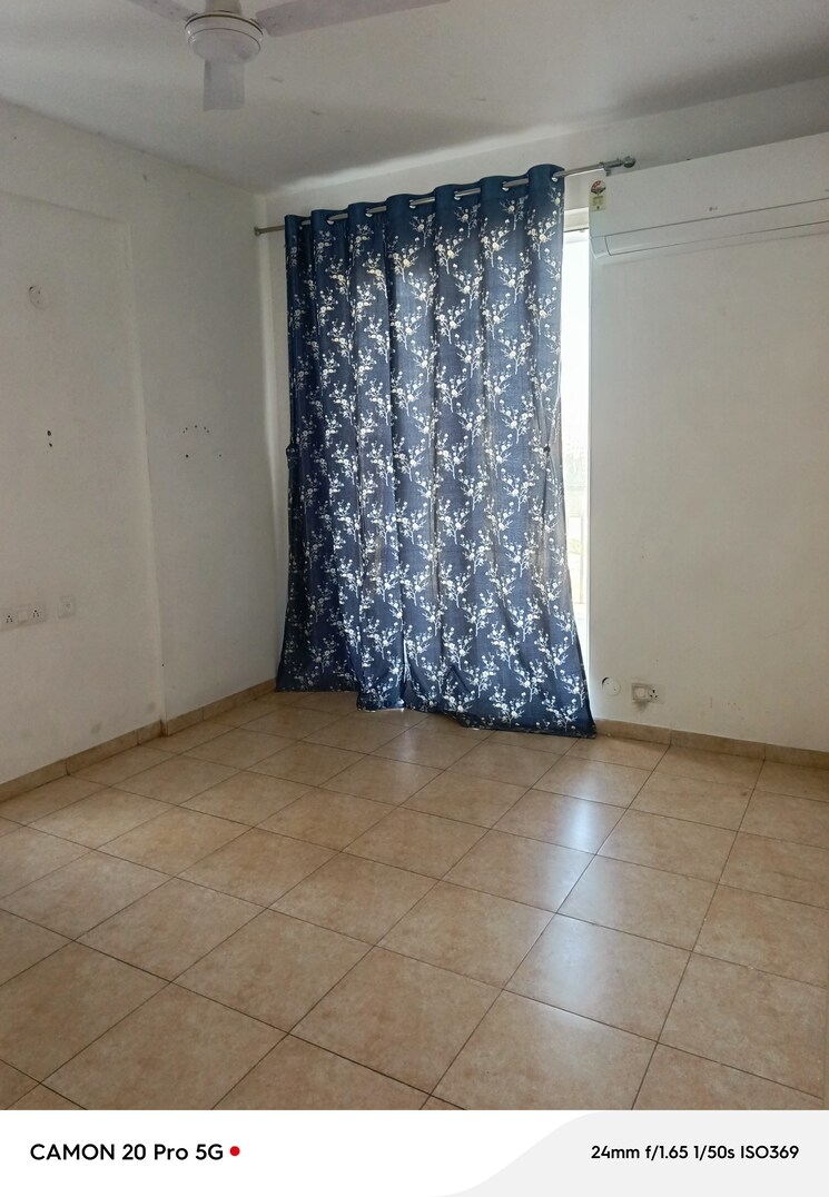 Room, international airport road 3 Bedroom 1640 Sq.Ft. Apartment In International Airport Road Zirakpur 9618287