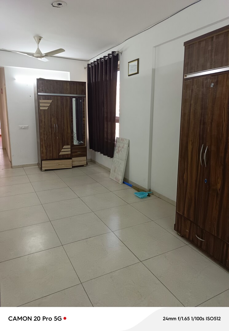 Room, international airport road 3 Bedroom 1640 Sq.Ft. Apartment In International Airport Road Zirakpur 9618287