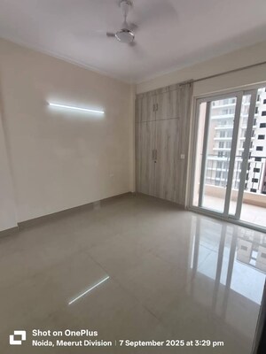 Room in 3 BHK Apartment at Saket – for Rent