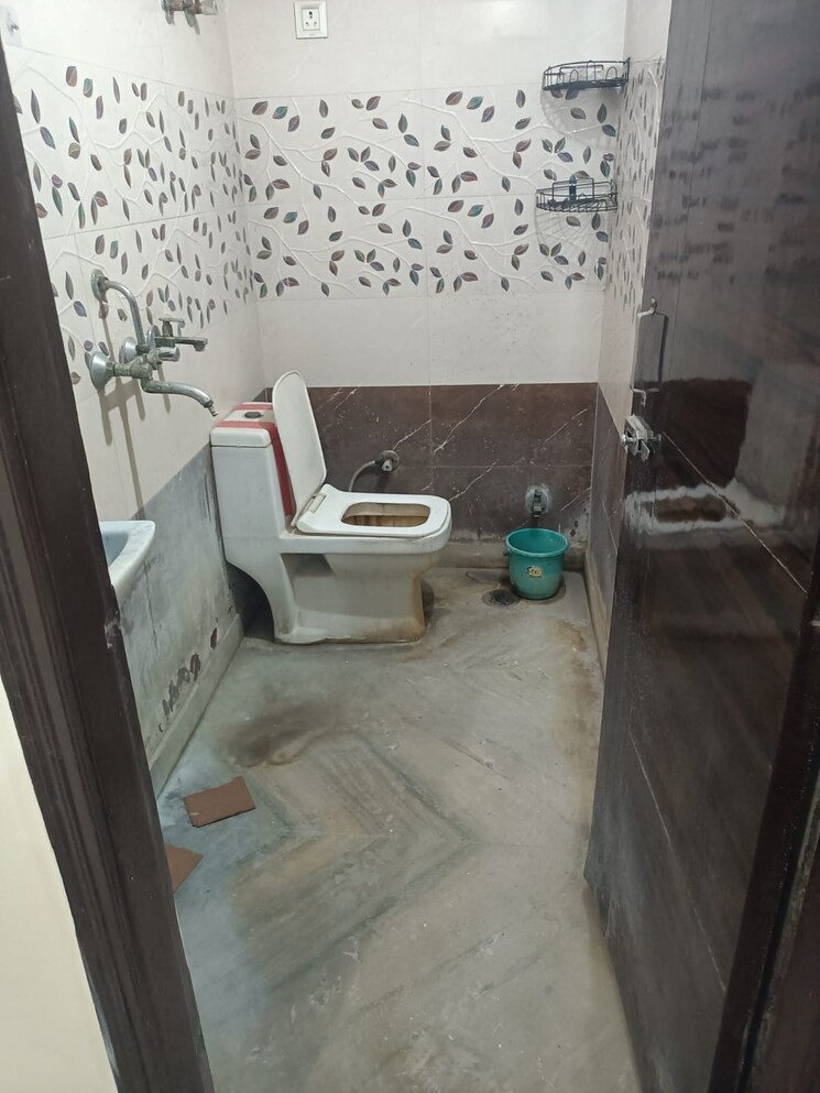 Bathroom, preet vihar 2 Bedroom 550 Sq.Ft. Builder Floor In Preet Vihar Delhi 9618349
