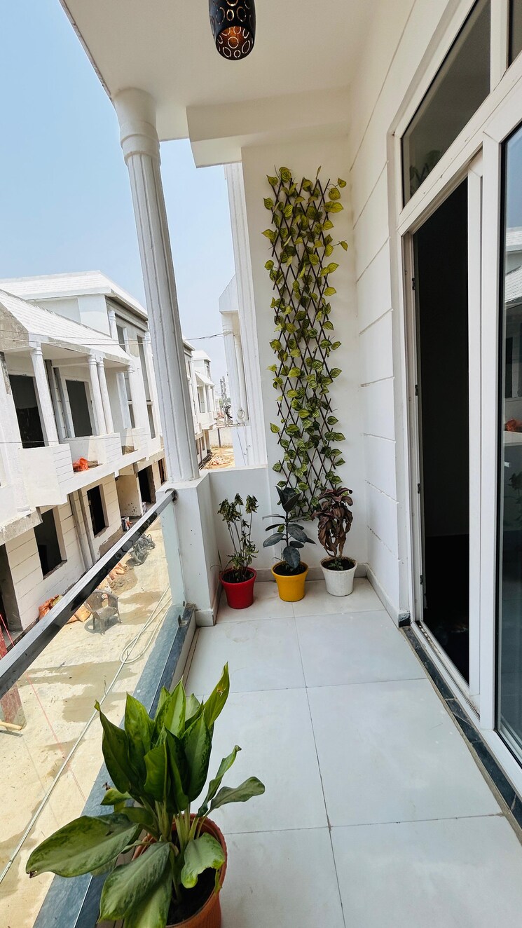 Balcony, samridhi-luxury-homes 3 Bedroom 1600 Sq.Ft. Builder Floor In Baraula Noida 9618370