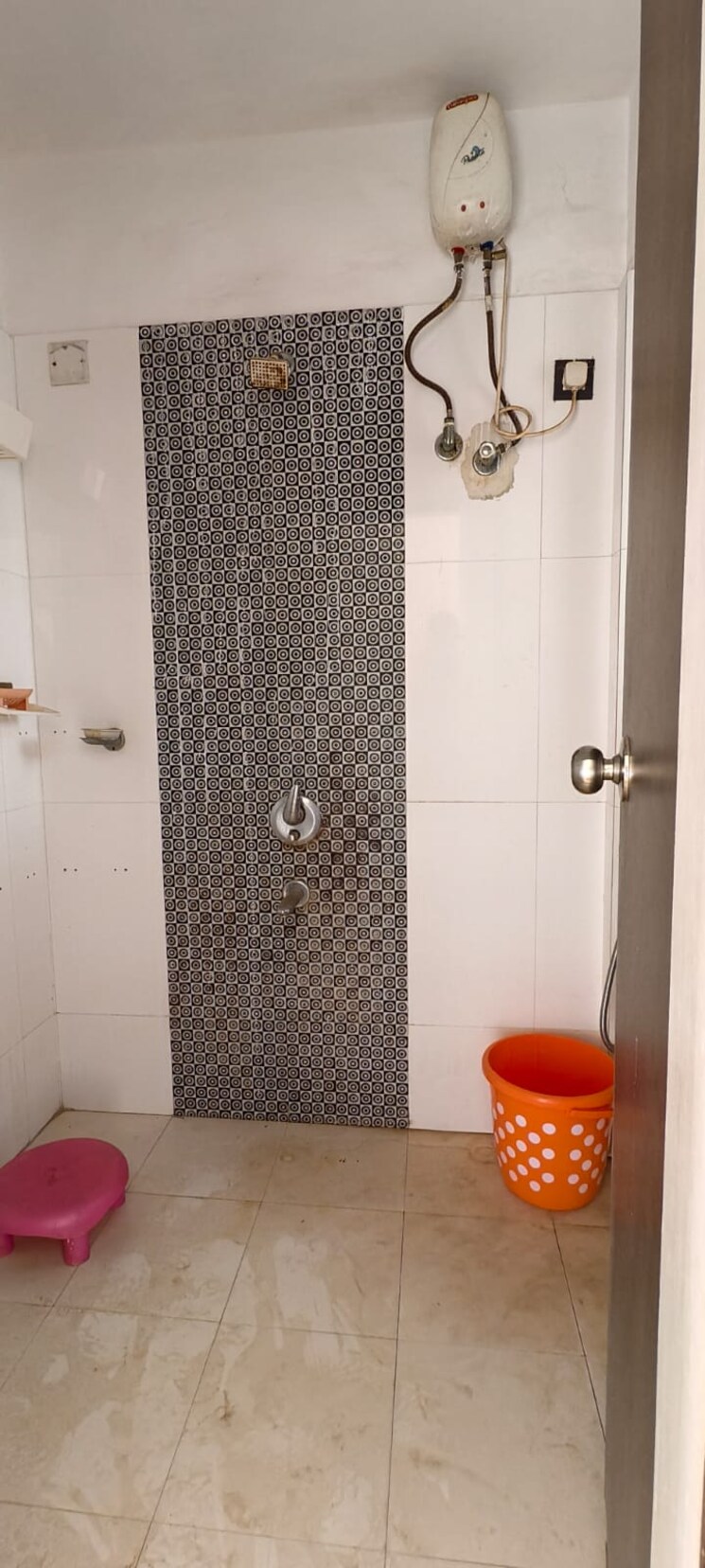 Bathroom, squarefeet-grand-square 2 Bedroom 600 Sq.Ft. Apartment In Anand Nagar Thane 9618334