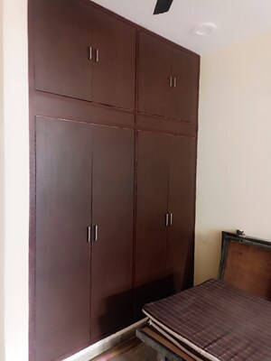 Furnished Amenities in 4 BHK Villa at Sector 42 – for Rent