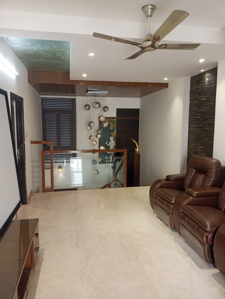 Living Room, rs-towers-madhapur 5 Bedroom 3500 Sq.Ft. Apartment In Madhapur Hyderabad 9618337