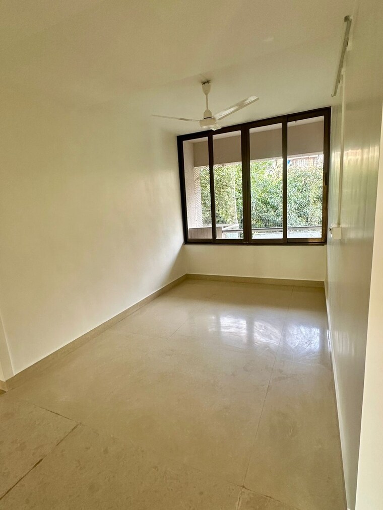 Room, bandra west 3 Bedroom 1100 Sq.Ft. Apartment In Bandra West Mumbai 9618339