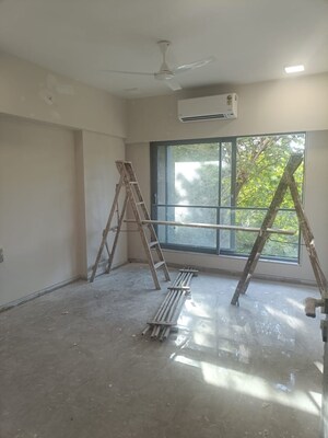 Room in 4 BHK Apartment at Paradigm Artteza, Santacruz West – for Rent