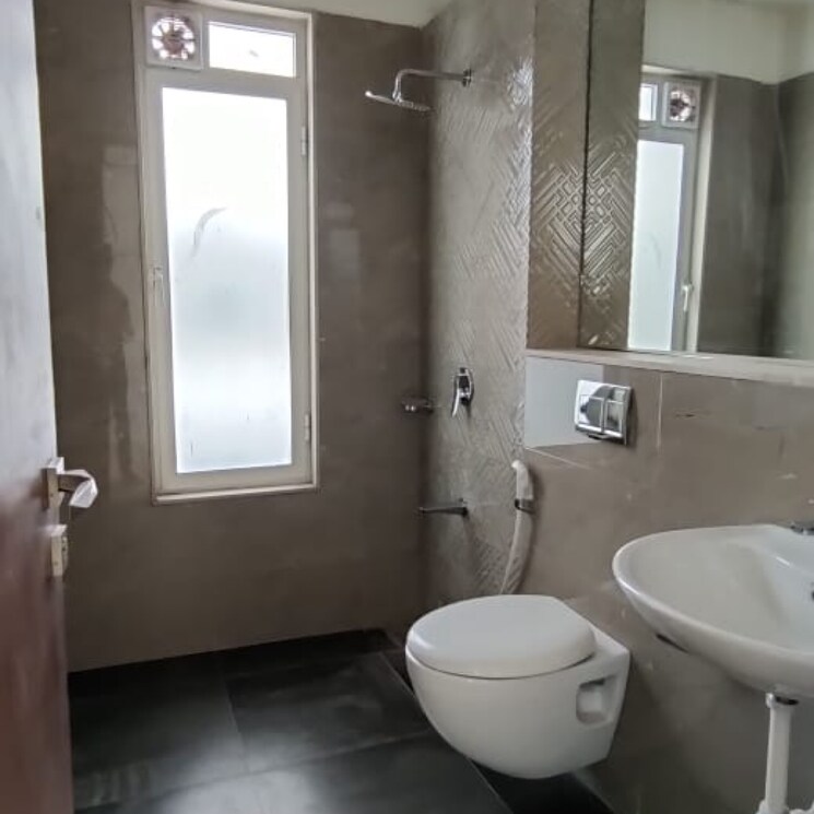 Bathroom, omkar-alta-monte 4 Bedroom 3918 Sq.Ft. Apartment In Laxman Nagar Mumbai 9618415