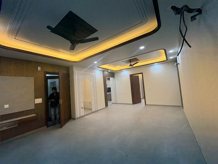 Room, sector 85 3 Bedroom 180 Sq.Yd. Builder Floor In Sector 85 Faridabad 9618433