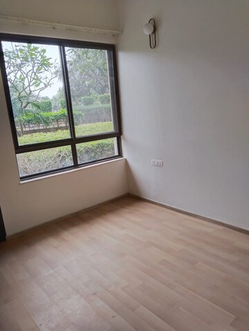 Room in 3 BHK Apartment at Unitech Fresco, Sector 50 – for Rent