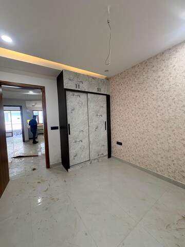 Room in 3 BHK Builder Floor at Fidato Honour Homes, Sector 89 – for Sale