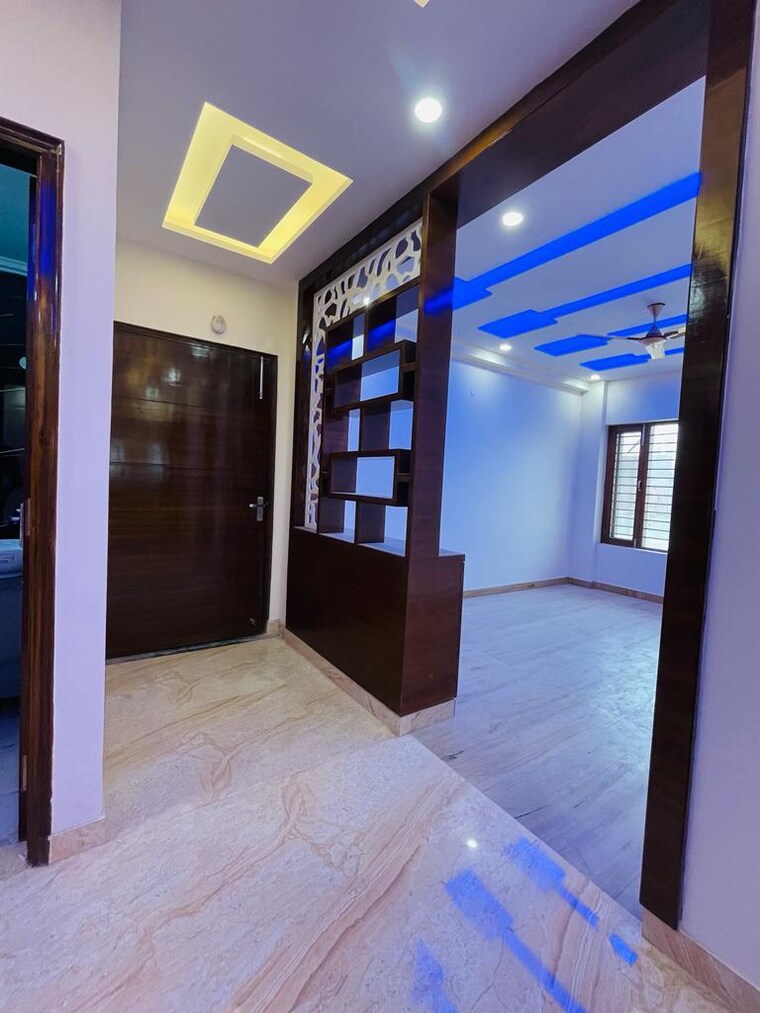 Room, sector 85 3.5 Bedroom 2250 Sq.Ft. Builder Floor In Sector 85 Faridabad 9618442