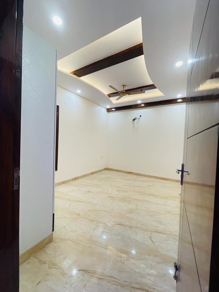 3.5 BHK + Servant Room Builder Floor For Rent in Sector 85
