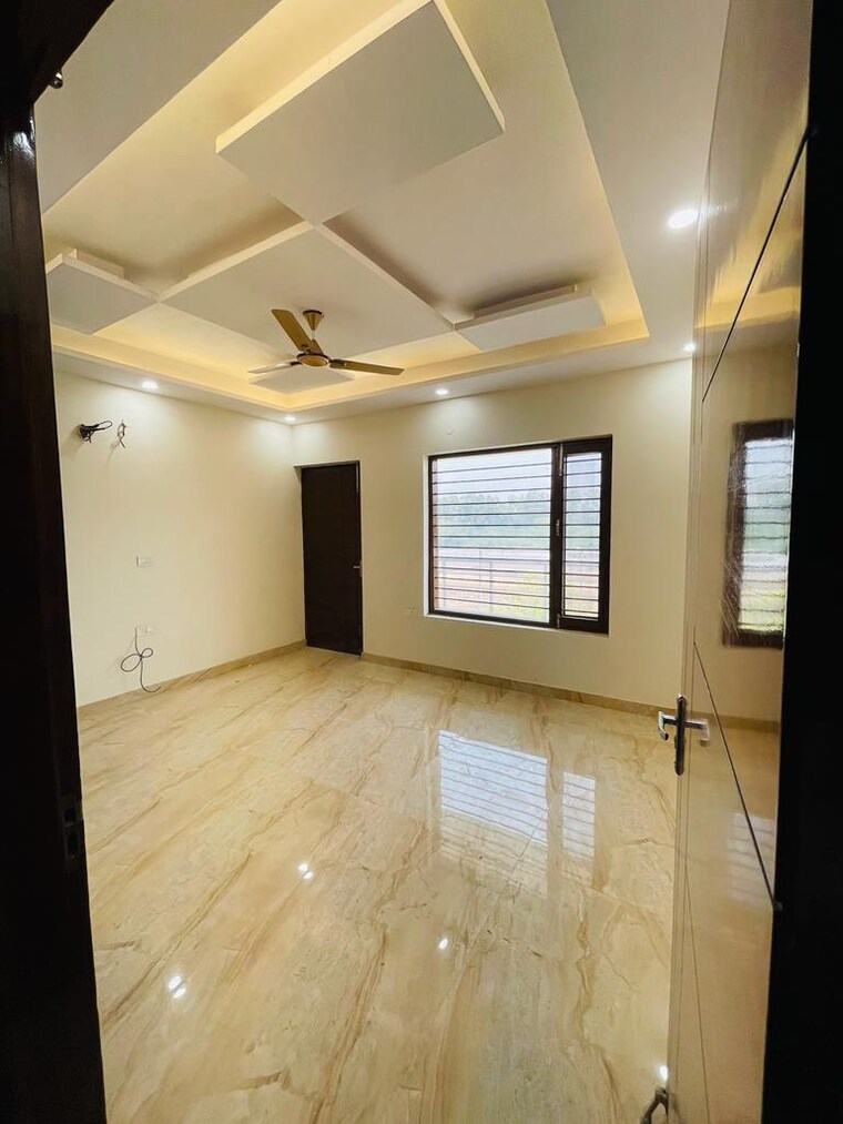 Bedroom, sector 85 3.5 Bedroom 2250 Sq.Ft. Builder Floor In Sector 85 Faridabad 9618442