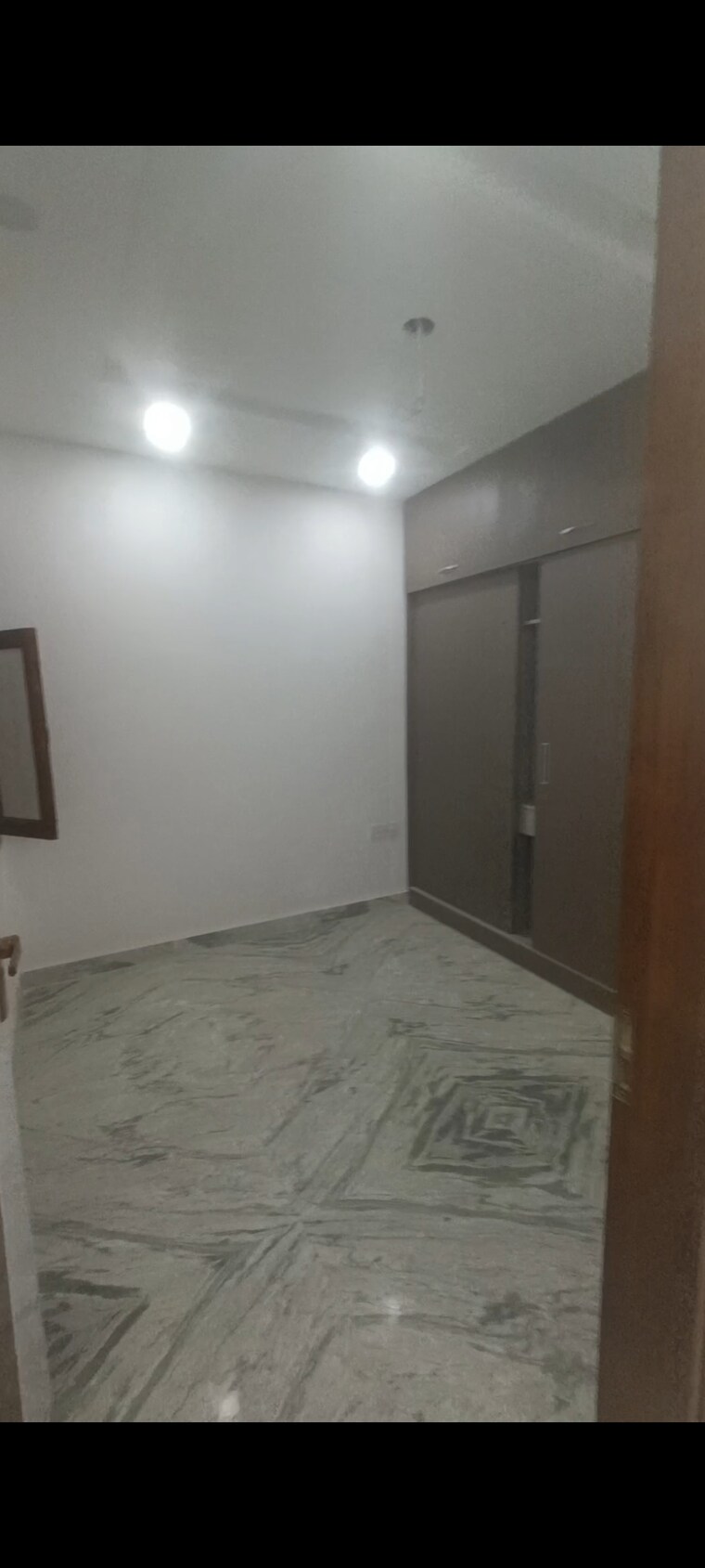 Room, rohini sector 28 3 Bedroom 650 Sq.Ft. Builder Floor In Rohini Sector 28 Delhi 9618464