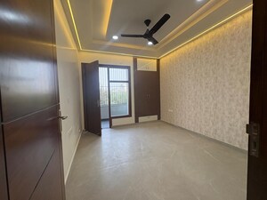Room in 3 BHK Builder Floor at Sector 85 – for Sale