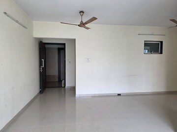 Room in 2 BHK Apartment at Lokhandwala Spring Grove, Kandivali East – for Rent