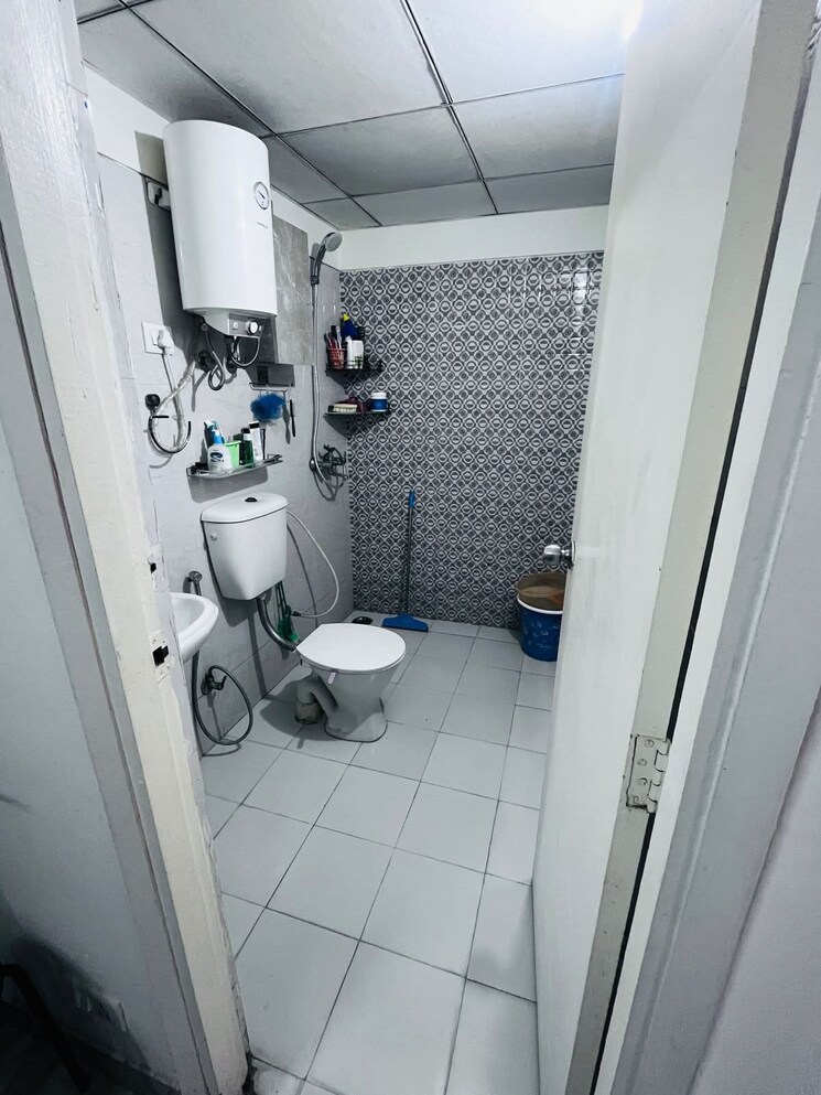 Bathroom, gaur-city-2-14th-avenue 1 Bedroom 550 Sq.Ft. Apartment In Sector 16c Greater Noida Greater Noida 9618467