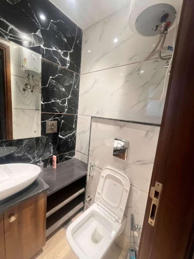 Bathroom, freedom fighters enclave 2 Bedroom 1200 Sq.Ft. Apartment In Freedom Fighters Enclave Delhi 9618478