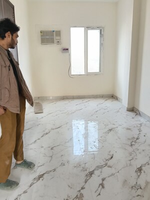 Room in 1 BHK Builder Floor at Ansal Plaza Sector-23, Sector 23 – for Rent