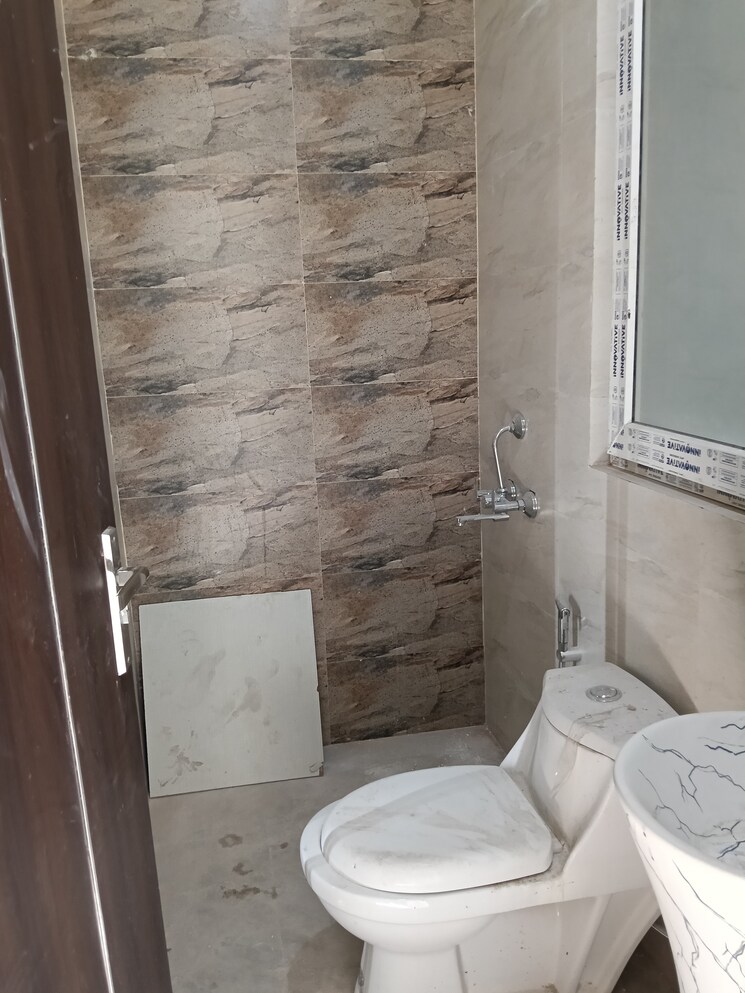 Bathroom, ansal-plaza-sector-23 1 Bedroom 650 Sq.Ft. Builder Floor In Sector 23 Gurgaon 9618500