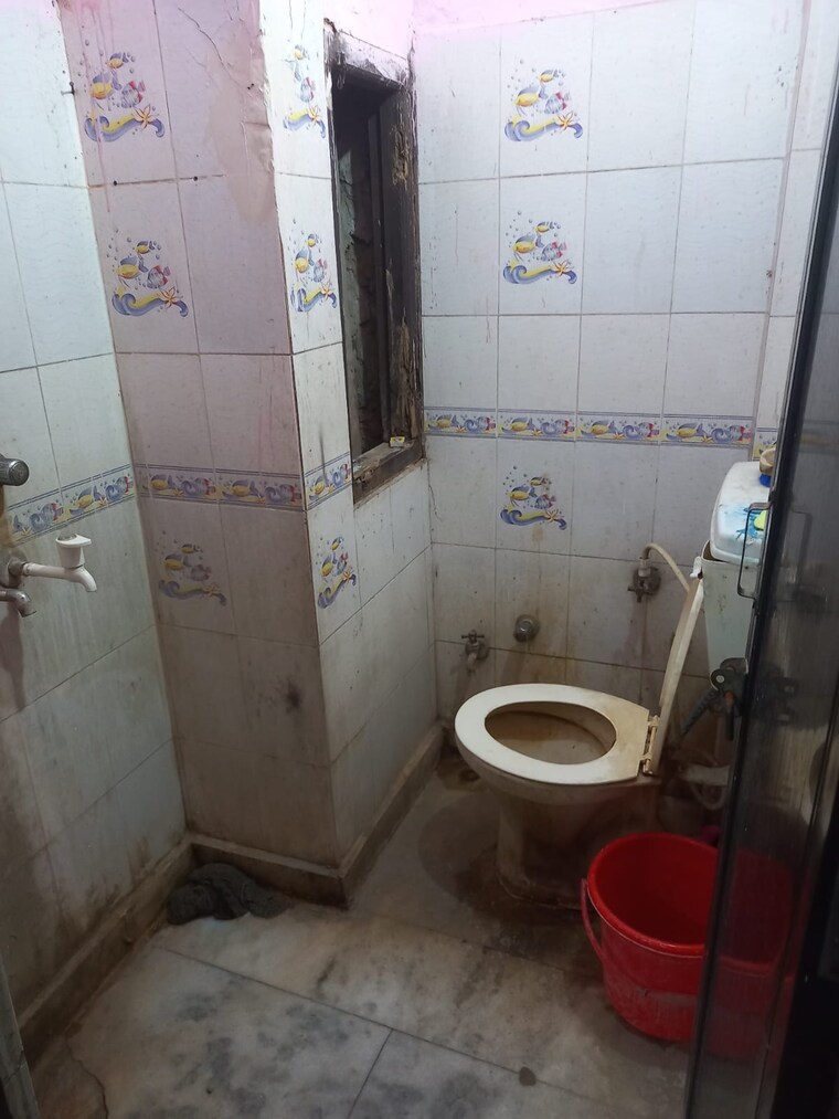 Bathroom, om vihar 2.5 Bedroom 500 Sq.Ft. Apartment In Om Vihar Delhi 9618496