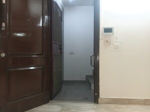 Room in 3 BHK Builder Floor at Kailash Colony – for Rent