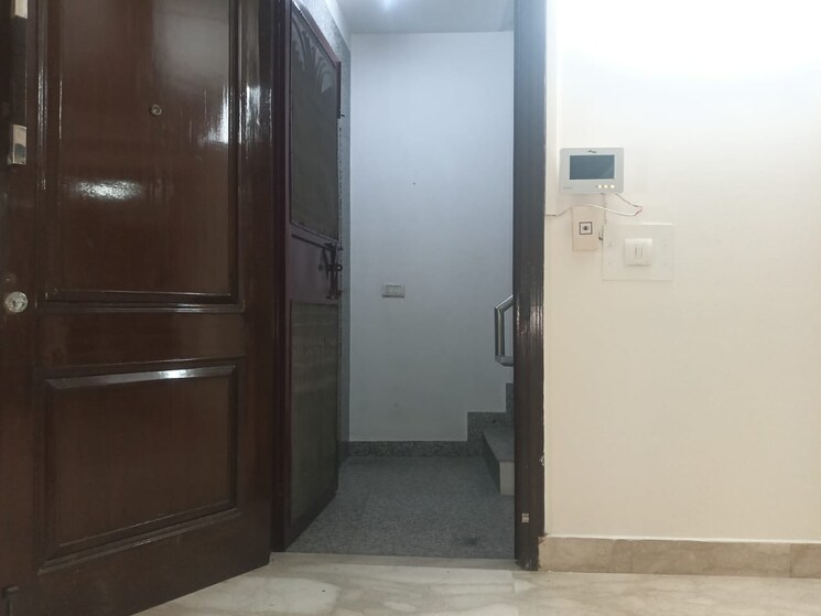 Room, kailash colony 3 Bedroom 1500 Sq.Ft. Builder Floor In Kailash Colony Delhi 9618510