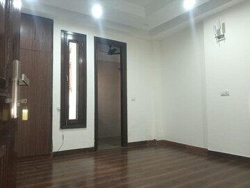 Room in 3 BHK Builder Floor at Kailash Colony – for Rent