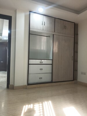 Room in 3 BHK Builder Floor at Kailash Colony – for Rent