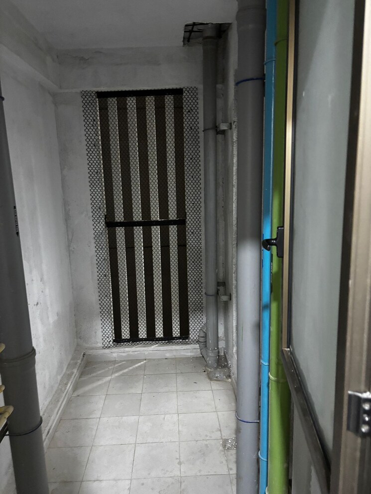 undefined, rosa-gardenia 1.5 Bedroom 700 Sq.Ft. Apartment In Ghodbunder Road Thane 9618526