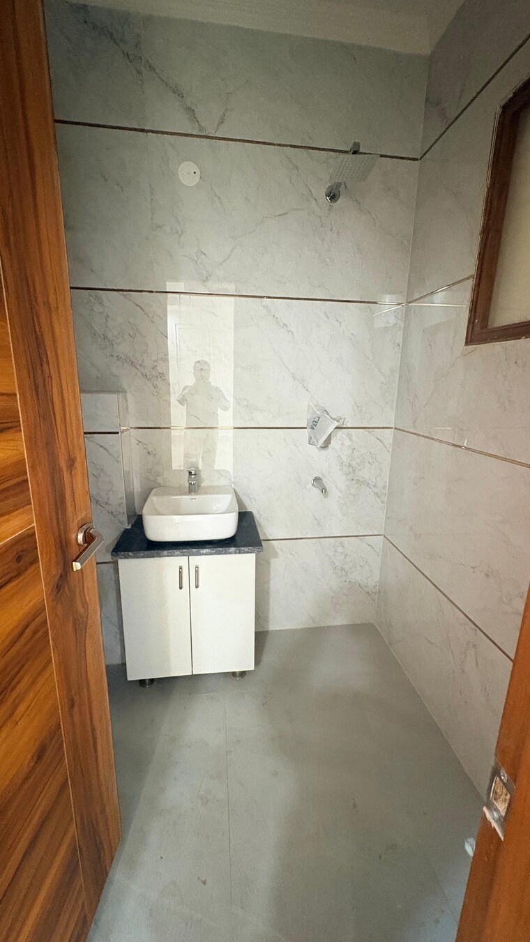 Bathroom, fidato-honour-homes 3 Bedroom 180 Sq.Yd. Builder Floor In Sector 89 Faridabad 9618560