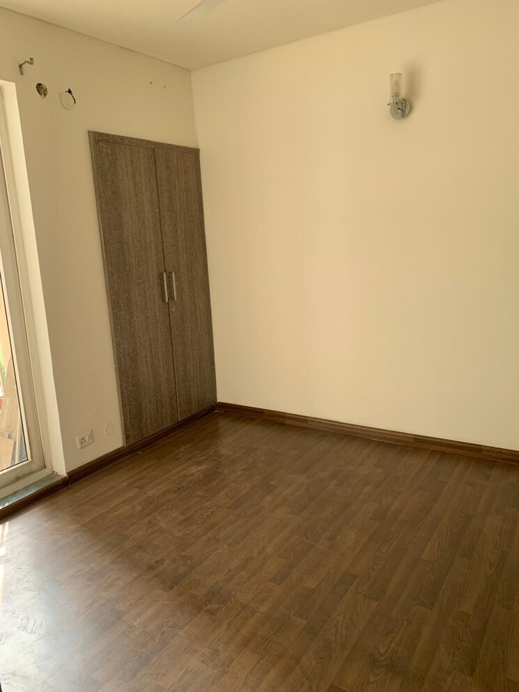 Room, bptp-discovery-park 2 Bedroom 1120 Sq.Ft. Apartment In Sector 80 Faridabad 9618541