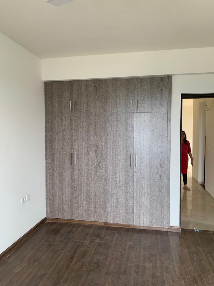 Room, bptp-discovery-park 2 Bedroom 1120 Sq.Ft. Apartment In Sector 80 Faridabad 9618541