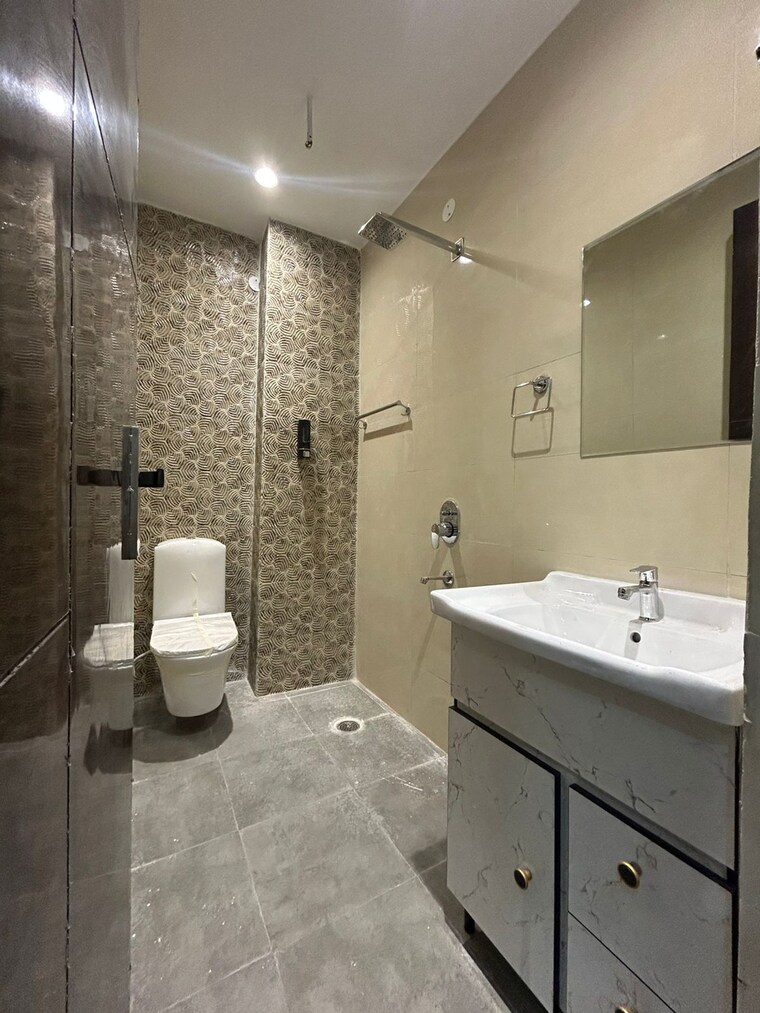 Bathroom, vip road 3 Bedroom 1350 Sq.Ft. Apartment In Vip Road Zirakpur 9618603