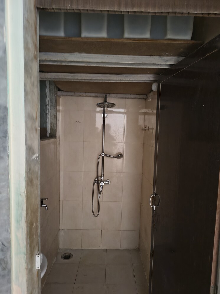 Bathroom, n-g-acharya-apartment 1 Bedroom 300 Sq.Ft. Apartment In Chembur Mumbai 9618575