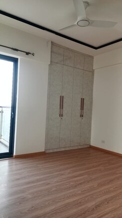 3 BHK + Servant Room Apartment For Sale in M3M Latitude