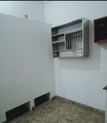 Room in 1 BHK Independent House at Aliganj – for Rent