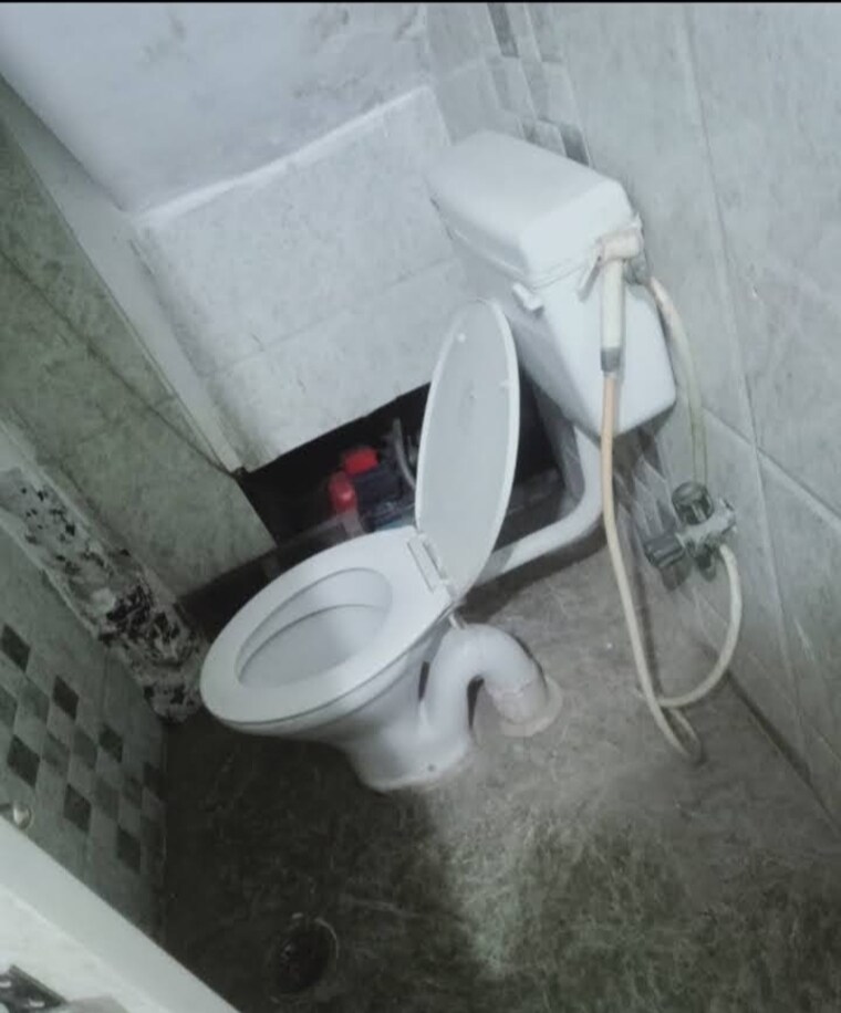 Bathroom, aliganj 1 Bedroom 1750 Sq.Ft. Independent House In Aliganj Lucknow 9618633