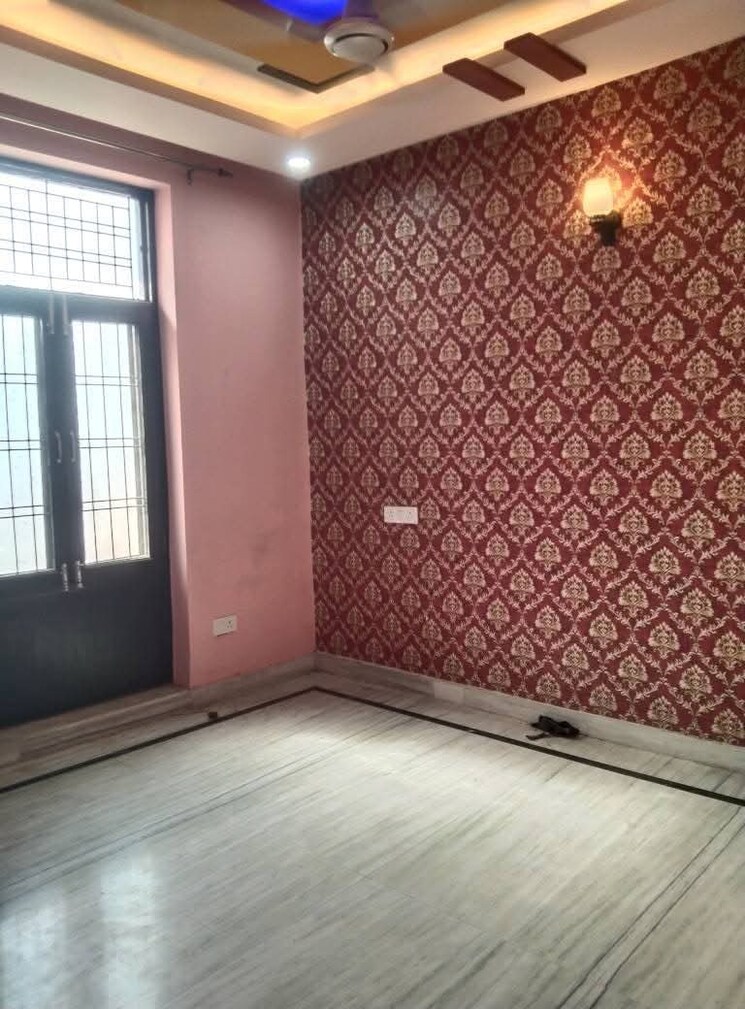 Room, green fields colony 3 Bedroom 220 Sq.Yd. Builder Floor In Green Fields Colony Faridabad 9618628