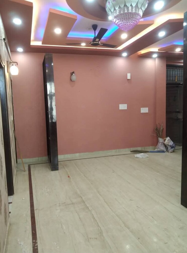 Room, green fields colony 3 Bedroom 220 Sq.Yd. Builder Floor In Green Fields Colony Faridabad 9618628