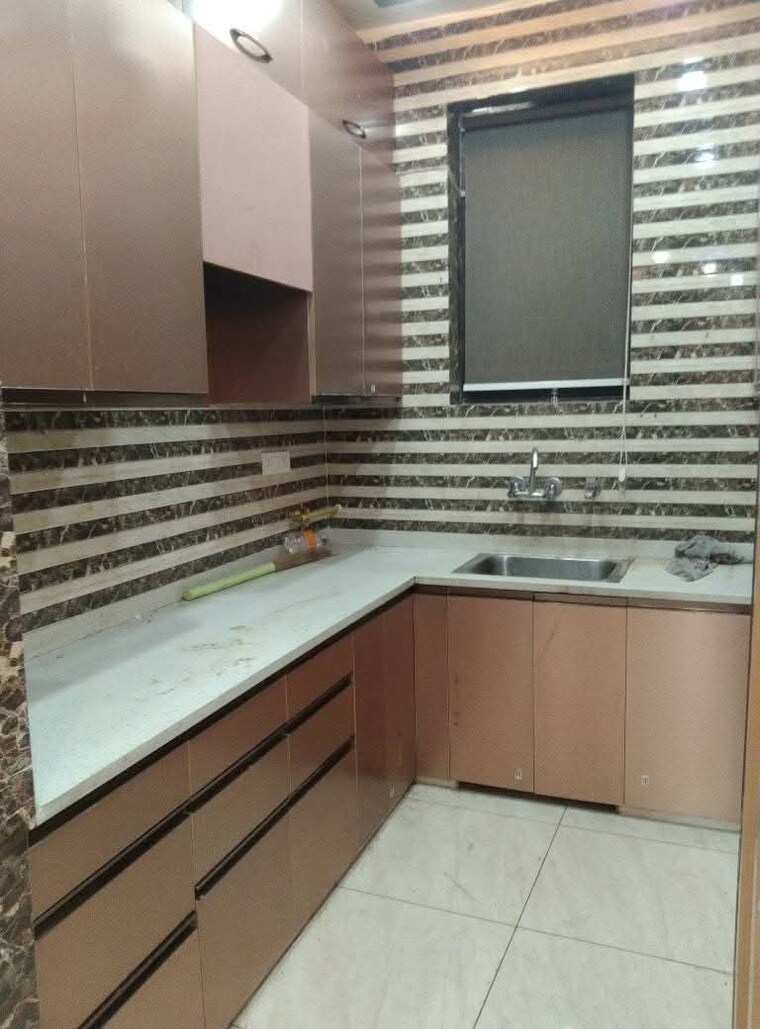 Kitchen, green fields colony 3 Bedroom 220 Sq.Yd. Builder Floor In Green Fields Colony Faridabad 9618628