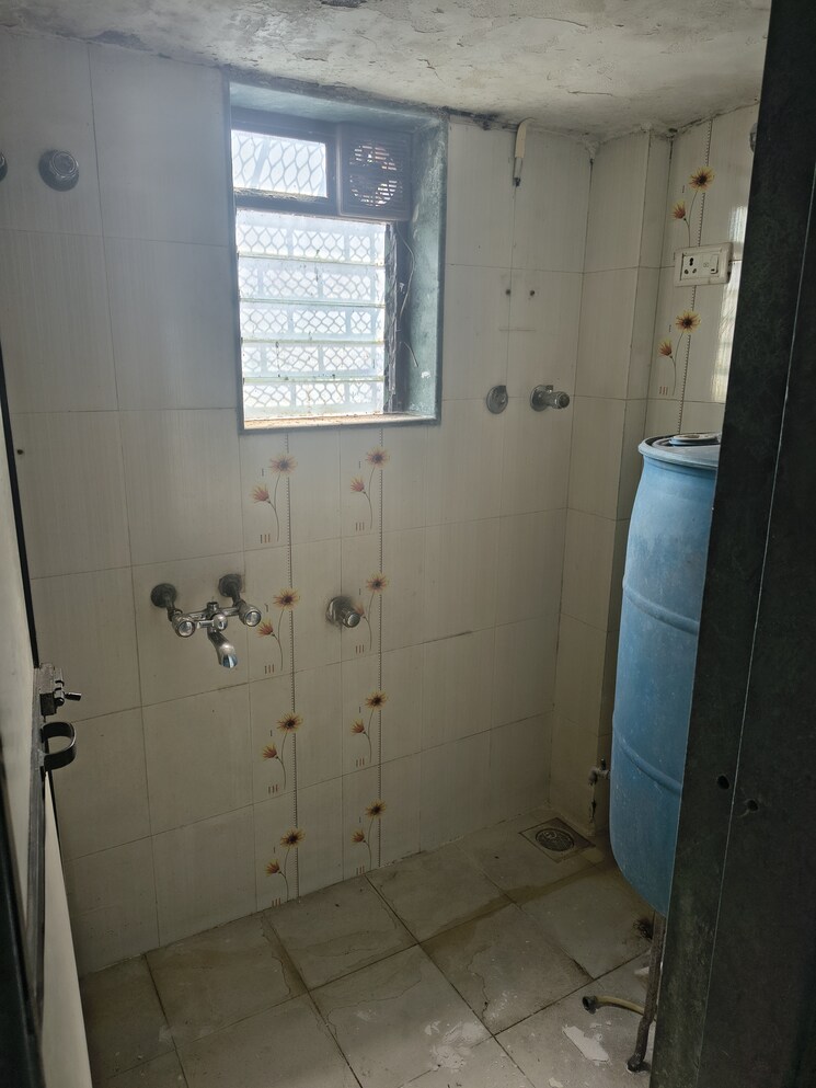 Bathroom, pragati-chs-chembur 1 Bedroom 583 Sq.Ft. Apartment In Chembur Mumbai 9618643